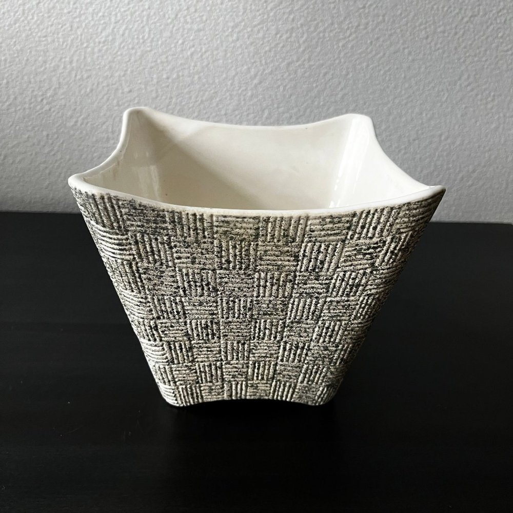 Vintage Shawnee Pottery Basketweave Planter // "Elegance" Line // Silver Speckle